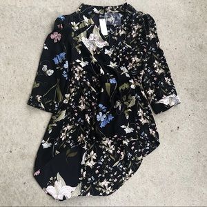 NY&CO (7th Avenue ) V-Neck Wrap Blouse // floral